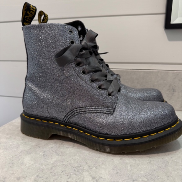 Dr. Martens 1460 Pascal Fine Pewter Glitter Boots in Women's Size 8 - Picture 4 of 9